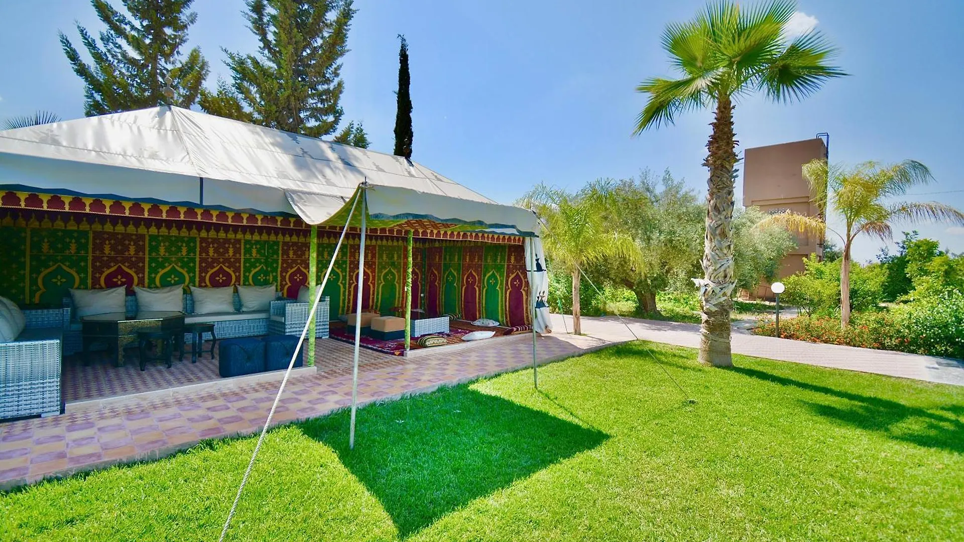 Ferme De Vacances Avec Une Grande Villa A Marrakech Marakéš