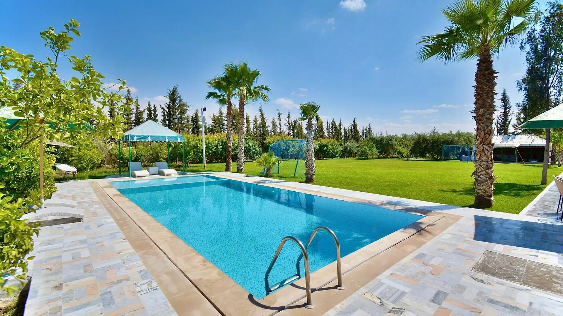 Ferme De Vacances Avec Une Grande Villa A Marrakech Marakéš