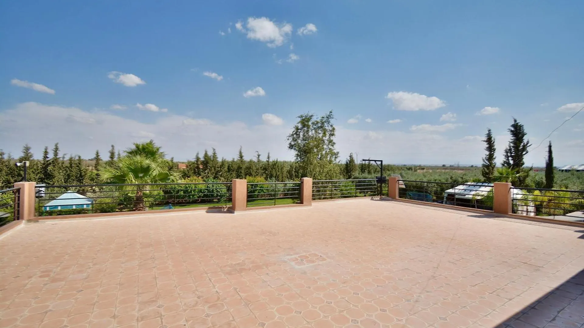 Ferme De Vacances Avec Une Grande Villa A Marrakech Marakéš